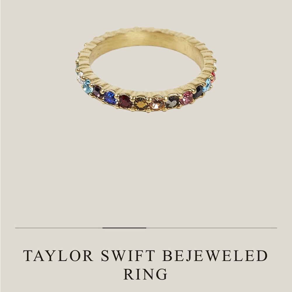 Taylor Swift SOLD OUT bejeweled ring SIZE 6 with box
